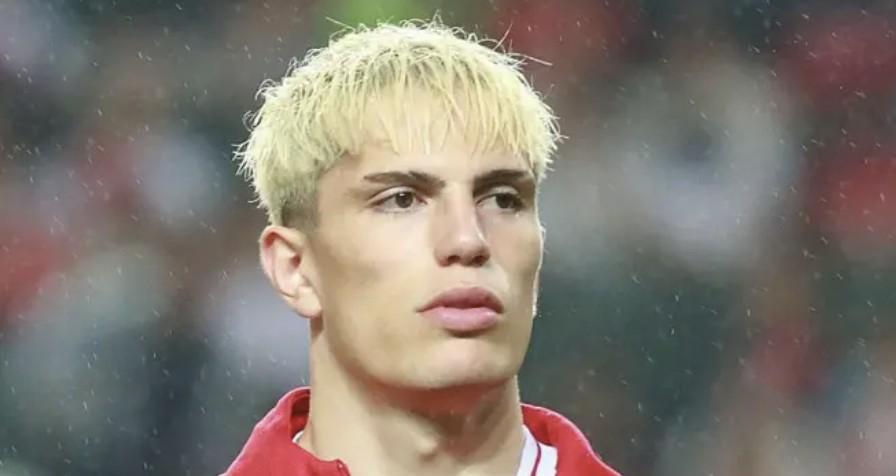 名记：曼联正在等待切尔西报价加纳乔，但将不会以低价出售他