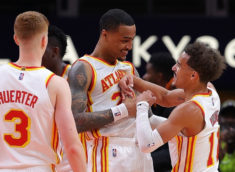 小里：科林斯在快船下份合同也就几百万 但之前被吹杨喂到2500万