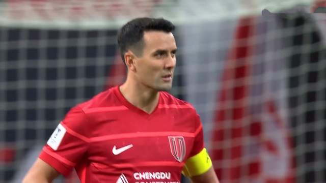 体育直播-队长离队，成都蓉城中场重组，茹萨+杨明洋跑动拉满 改4后卫保前4