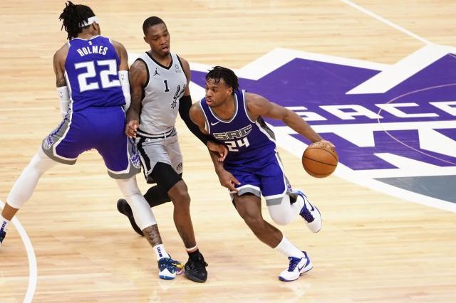 体育直播-马刺结束五连败坐稳第10 德罗赞：尽全力，别后悔！