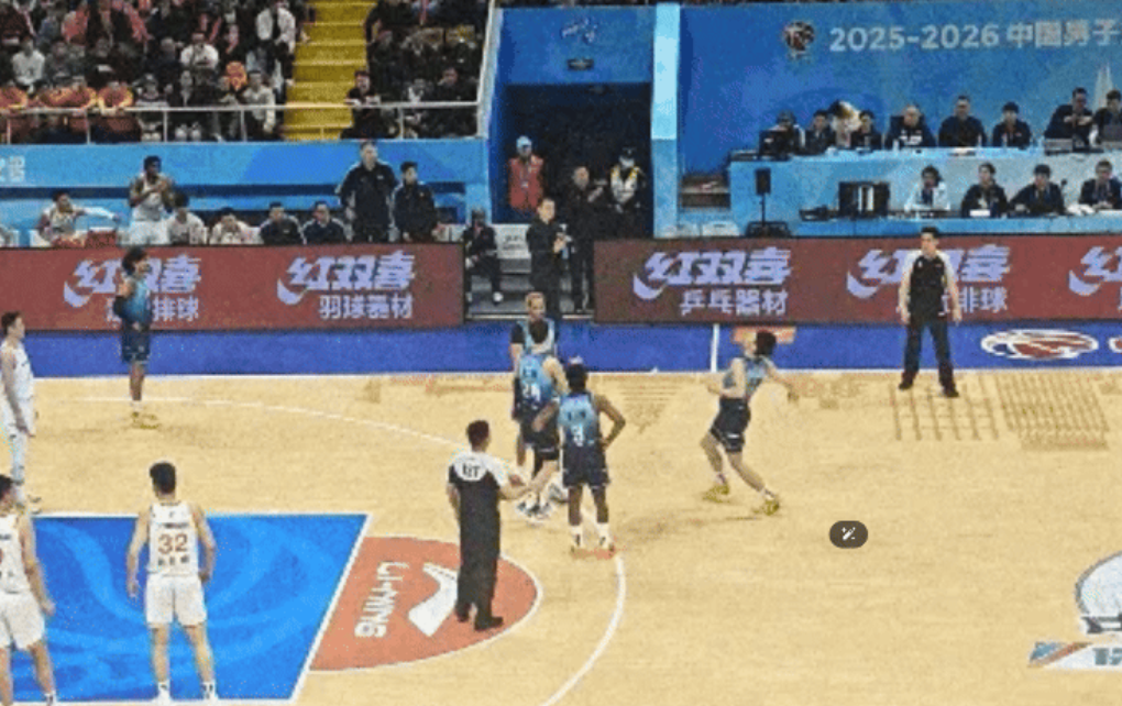 体育直播-宁波硬气！贝兹利与队友爆发冲突，声明霸气回应：外援不拥有特权